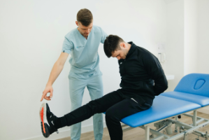 Asistente Médico Clínico: Especialización en Ortopedia y Fisioterapia 